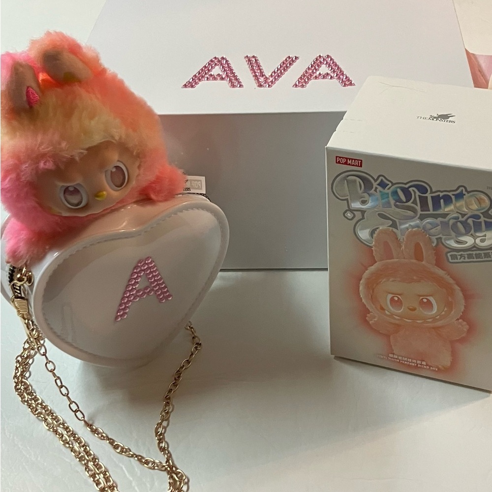 Pink and White Heart-Shaped Bag with Chain with b3 blind box